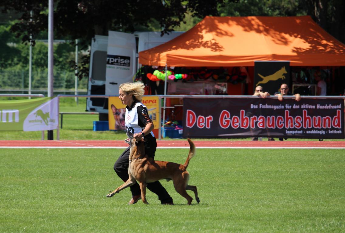 Connie Scherk mit Duncan Dubalta vom Clan der Wölfe